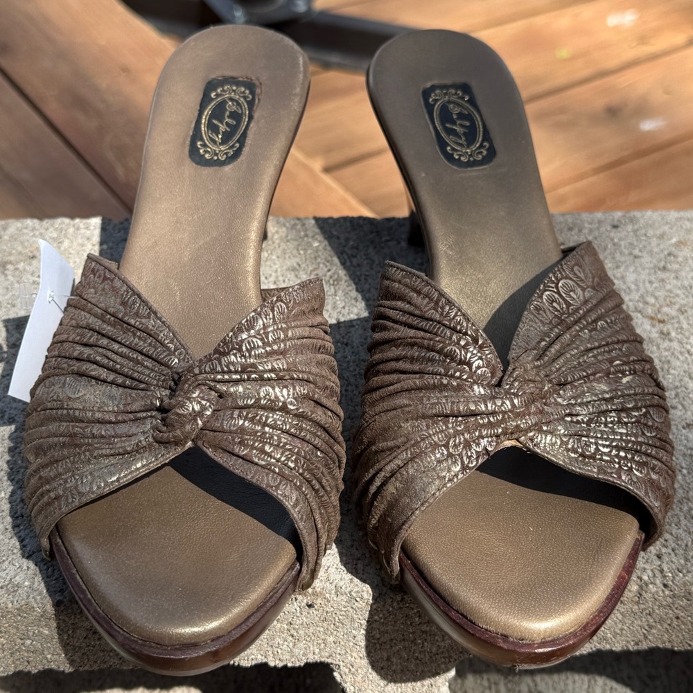 Salpy Leather and Wood Leaf Slide Sandals